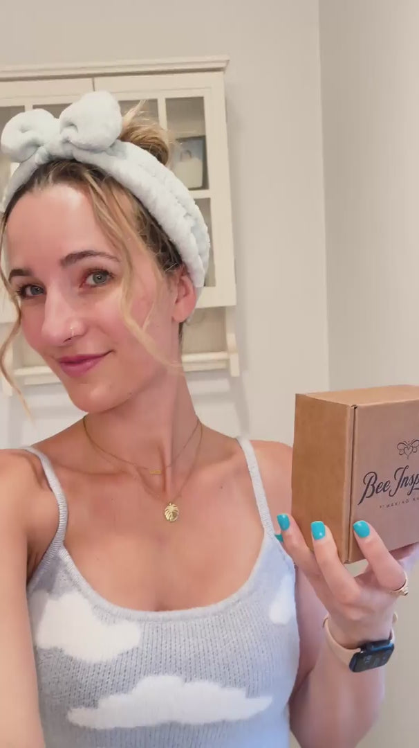 Influencer showing off how to use the Petite Nectar + Honey Set